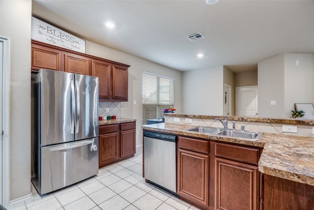 1924 Parkside Mews, Lancaster, TX 75146