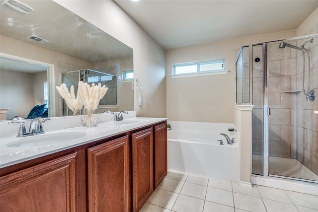 1924 Parkside Mews, Lancaster, TX 75146