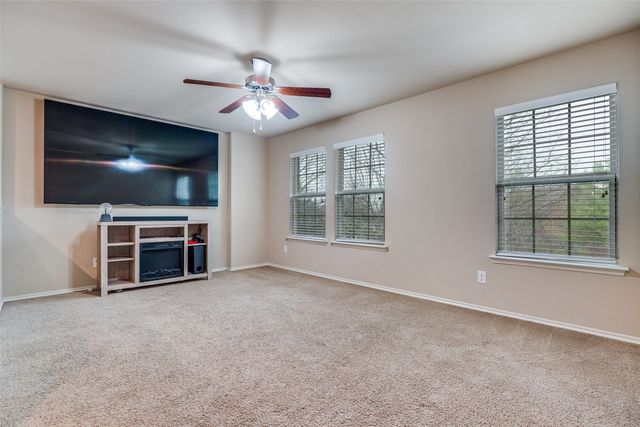 1924 Parkside Mews, Lancaster, TX 75146