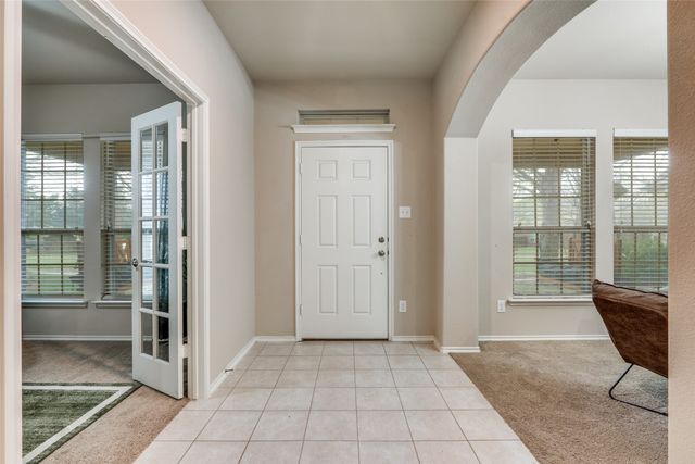 1924 Parkside Mews, Lancaster, TX 75146