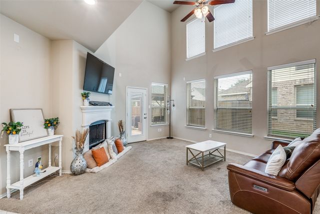 1924 Parkside Mews, Lancaster, TX 75146