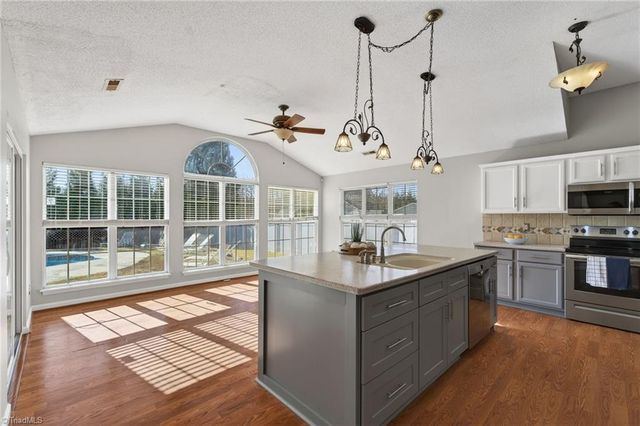 1240 Birch Hill Drive, Kernersville, NC 27284