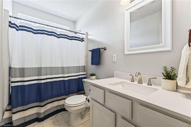 1240 Birch Hill Drive, Kernersville, NC 27284