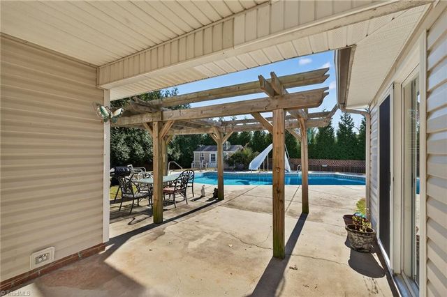 1240 Birch Hill Drive, Kernersville, NC 27284