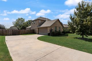 202 Debbie Way, Red Oak, TX 75154