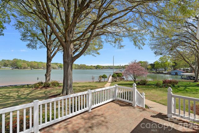 223 Wilson Lake Road, Mooresville, NC 28117