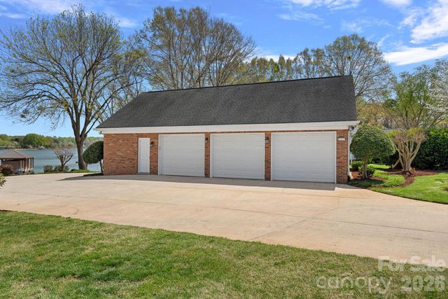 223 Wilson Lake Road, Mooresville, NC 28117