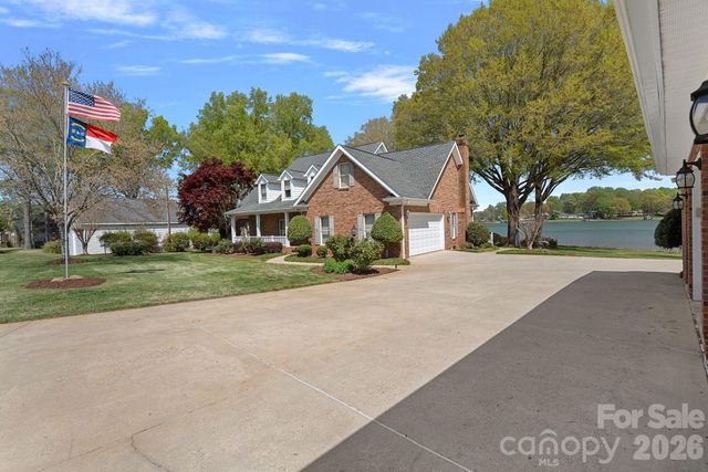 223 Wilson Lake Road, Mooresville, NC 28117