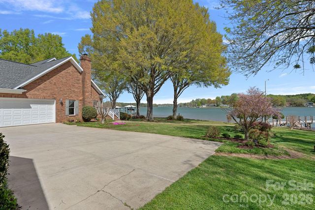 223 Wilson Lake Road, Mooresville, NC 28117