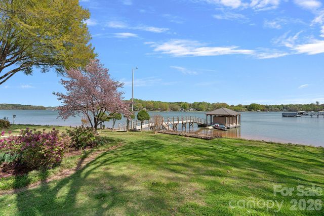 223 Wilson Lake Road, Mooresville, NC 28117