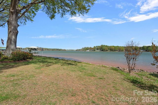 223 Wilson Lake Road, Mooresville, NC 28117