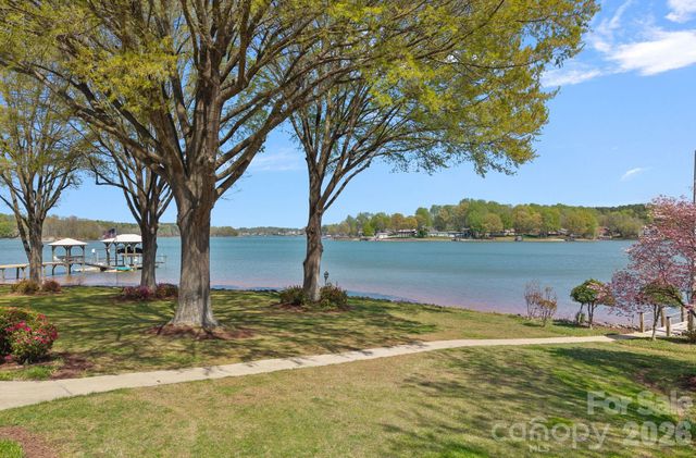 223 Wilson Lake Road, Mooresville, NC 28117