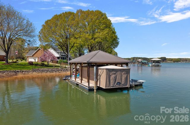 223 Wilson Lake Road, Mooresville, NC 28117