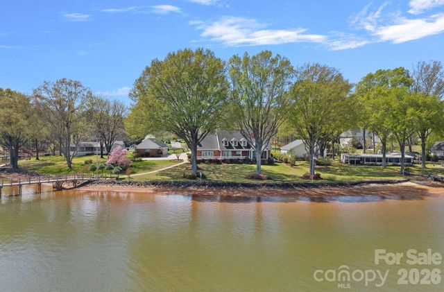 223 Wilson Lake Road, Mooresville, NC 28117