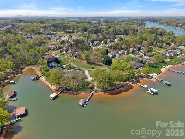 223 Wilson Lake Road, Mooresville, NC 28117