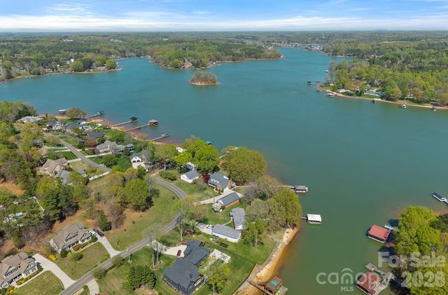 223 Wilson Lake Road, Mooresville, NC 28117