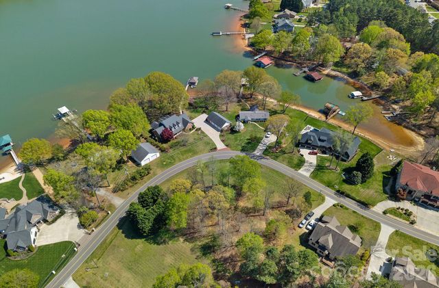 223 Wilson Lake Road, Mooresville, NC 28117