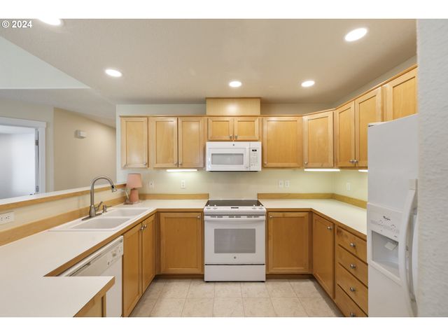 14655 Sw BEARD Rd 201, Beaverton, OR 97007