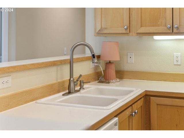 14655 Sw BEARD Rd 201, Beaverton, OR 97007