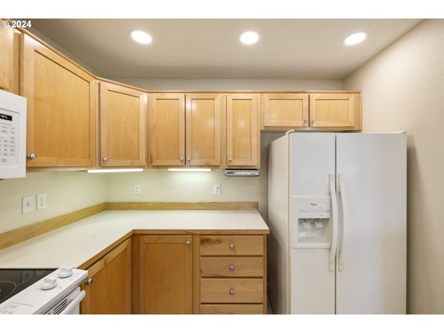 14655 Sw BEARD Rd 201, Beaverton, OR 97007