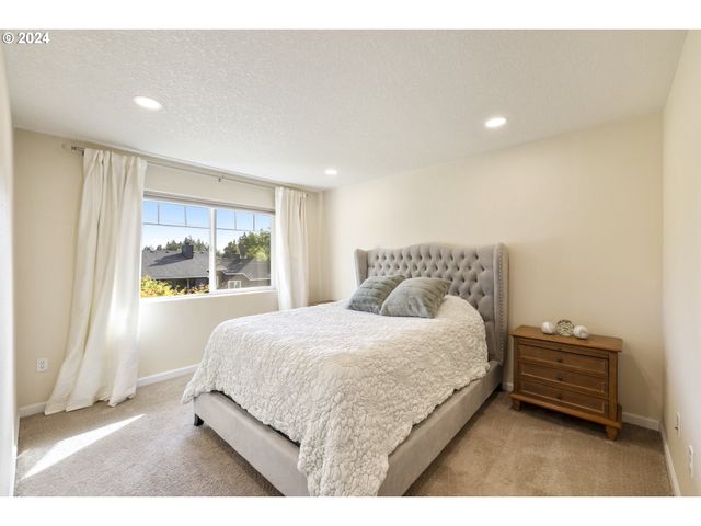 14655 Sw BEARD Rd 201, Beaverton, OR 97007