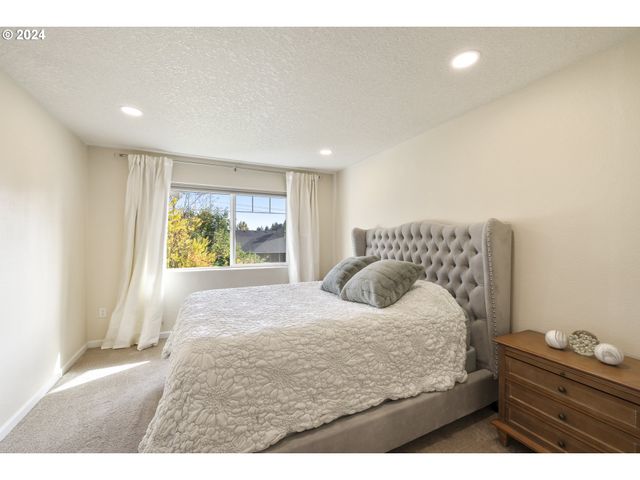14655 Sw BEARD Rd 201, Beaverton, OR 97007