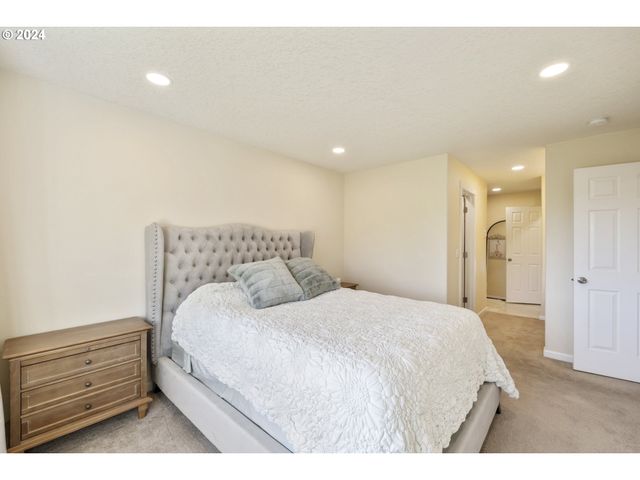 14655 Sw BEARD Rd 201, Beaverton, OR 97007