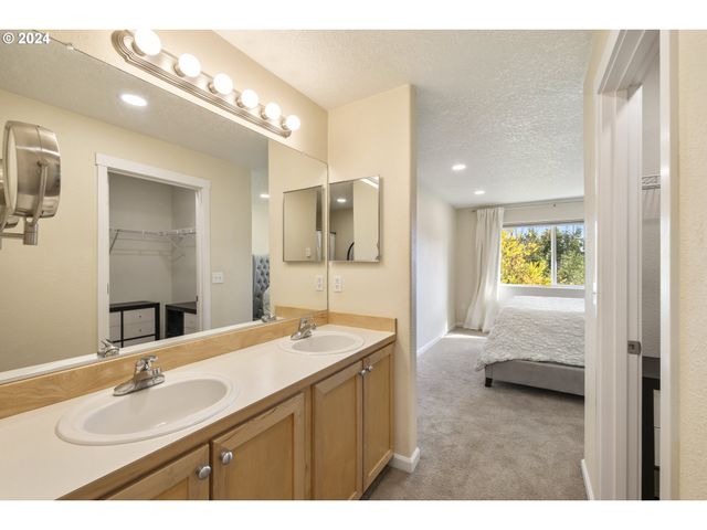 14655 Sw BEARD Rd 201, Beaverton, OR 97007