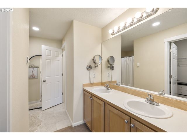 14655 Sw BEARD Rd 201, Beaverton, OR 97007