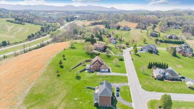 220 Settlers RD, Fincastle, VA 24090
