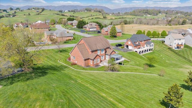 220 Settlers RD, Fincastle, VA 24090