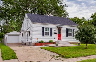 5711 Allison Avenue, Des Moines, IA 50310