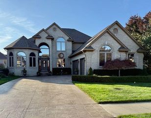 50493 Nesting Ridge Drive, Macomb Township, MI 48044