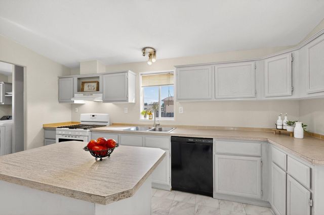 1551 Acapulco Road NE, Rio Rancho, NM 87144