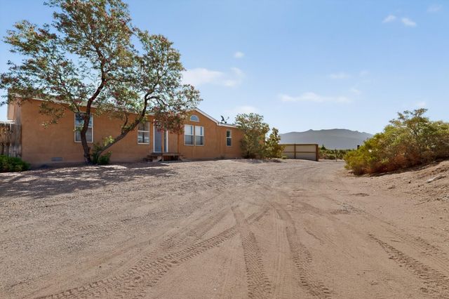 1551 Acapulco Road NE, Rio Rancho, NM 87144