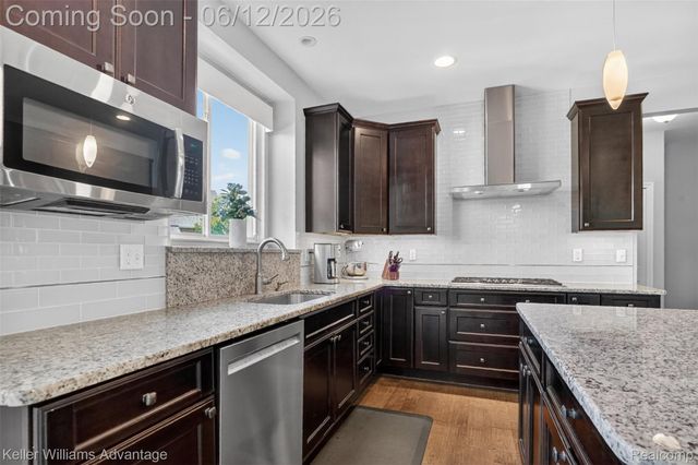 24576 Turnburry Court, Lyon Charter Township, MI 48178