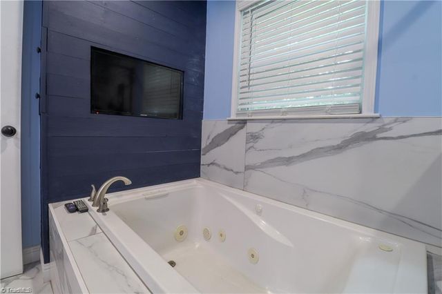 8906 US Highway 158, Reidsville, NC 27320