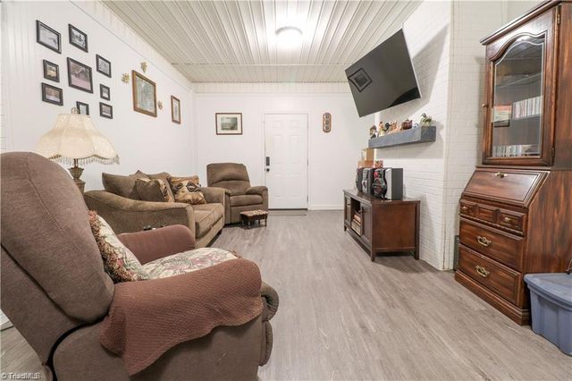 8906 US Highway 158, Reidsville, NC 27320