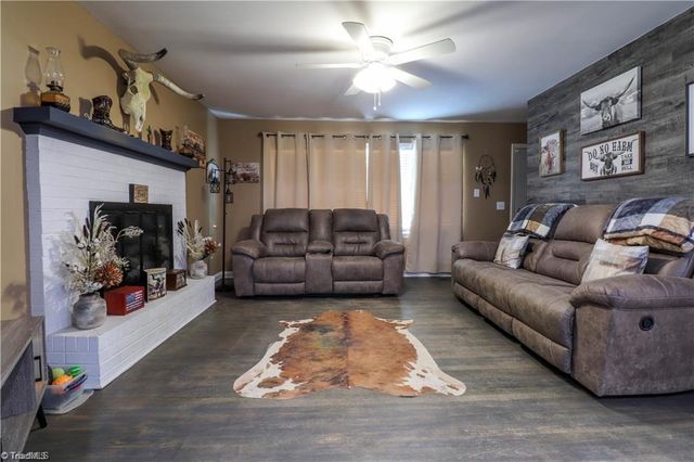 8906 US Highway 158, Reidsville, NC 27320