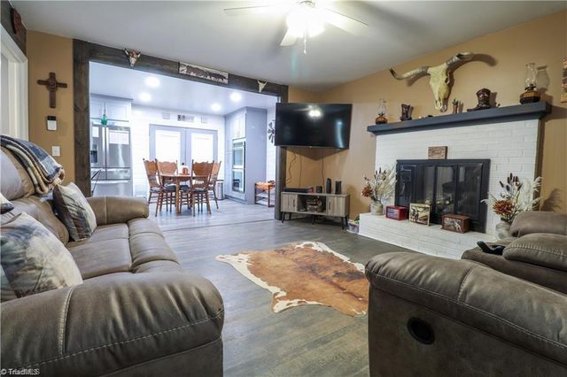 8906 US Highway 158, Reidsville, NC 27320