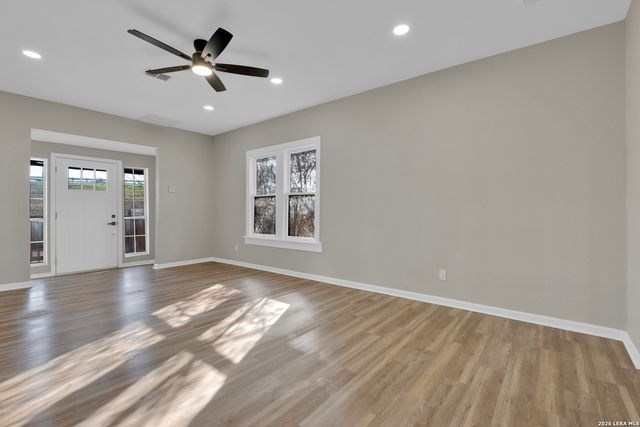 439 W Lubbock, San Antonio, TX 78204