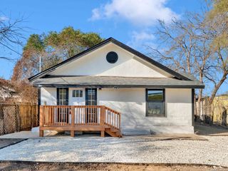 439 W Lubbock, San Antonio, TX 78204