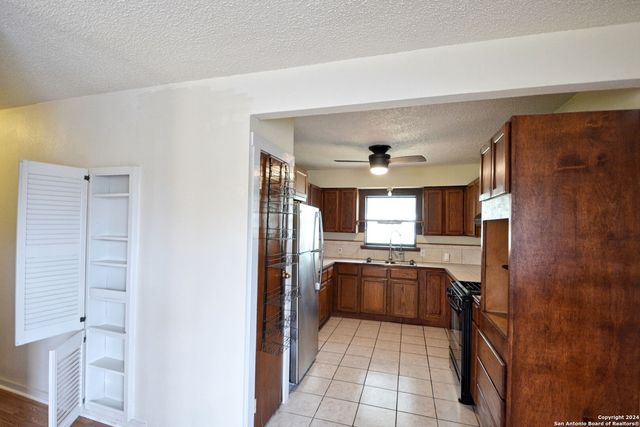 823 SERNA DR, New Braunfels, TX 78130