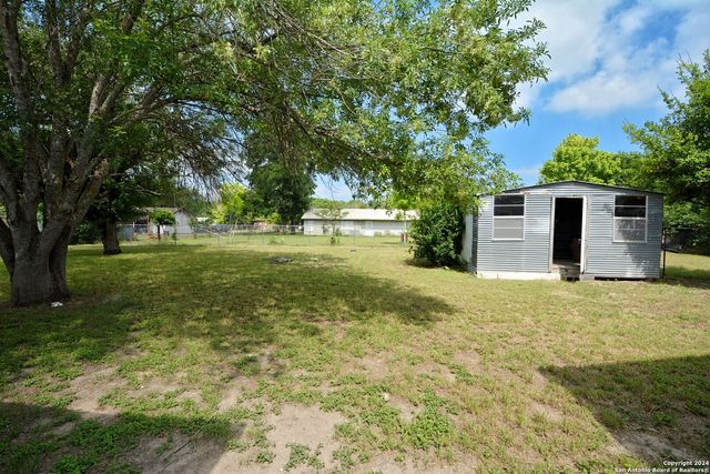 823 SERNA DR, New Braunfels, TX 78130