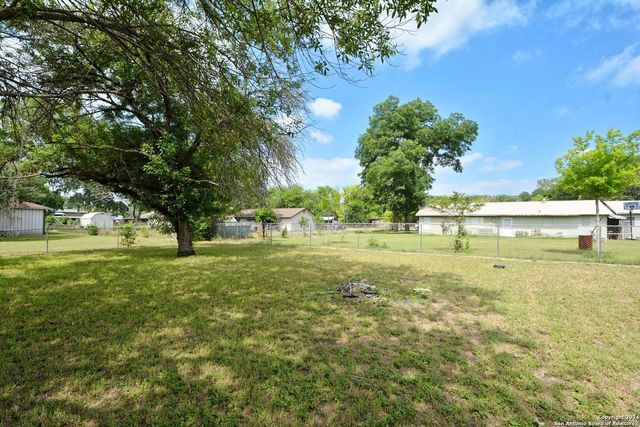 823 SERNA DR, New Braunfels, TX 78130