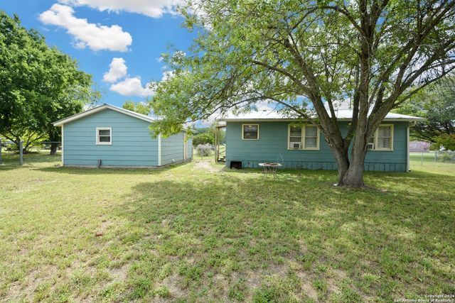 823 SERNA DR, New Braunfels, TX 78130