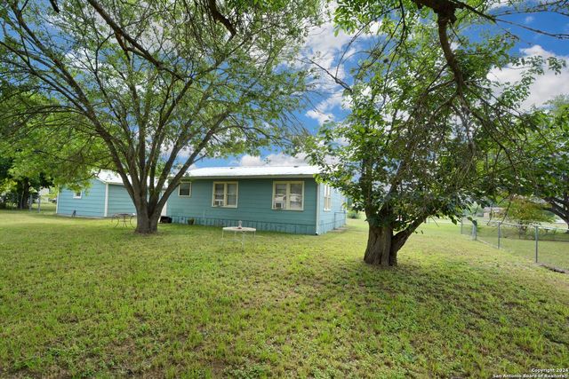 823 SERNA DR, New Braunfels, TX 78130