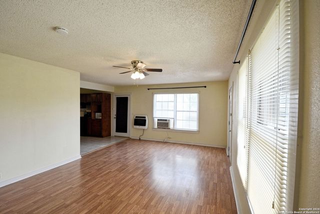823 SERNA DR, New Braunfels, TX 78130