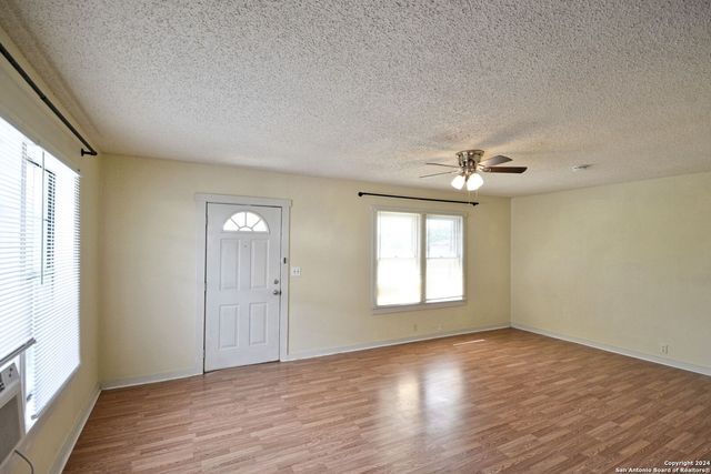 823 SERNA DR, New Braunfels, TX 78130