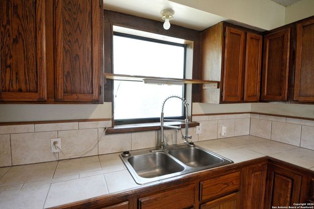 823 SERNA DR, New Braunfels, TX 78130